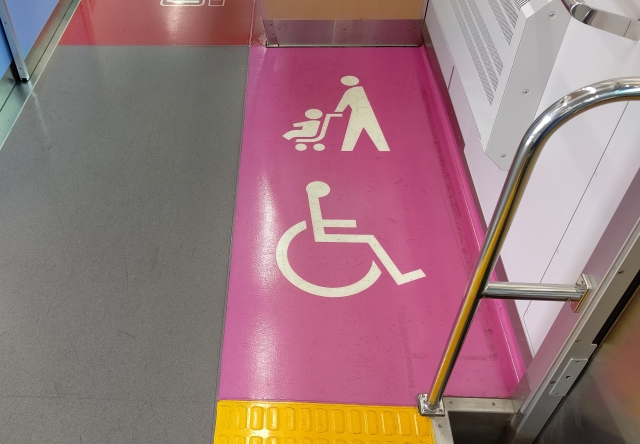 障害者配慮、鉄道車内