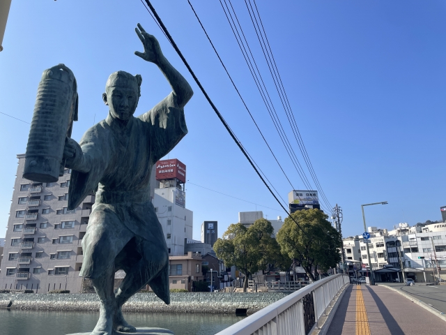 徳島、阿波踊りの像